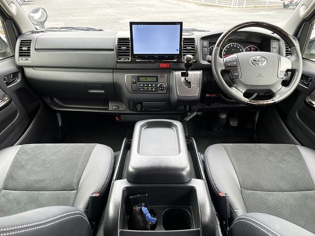 TOYOTA REGIUS ACE VAN