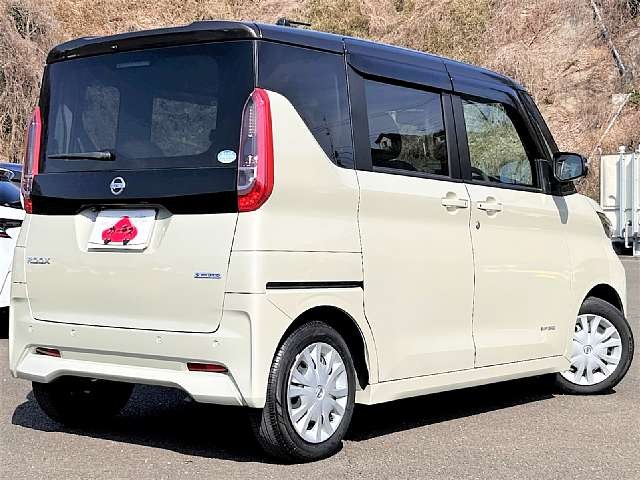NISSAN ROOX