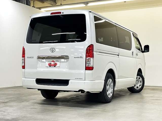 TOYOTA HIACE VAN