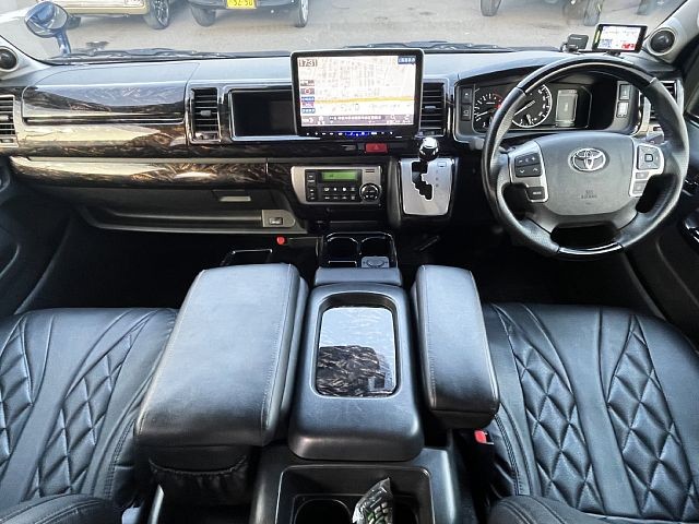 TOYOTA HIACE WAGON