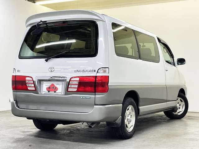 TOYOTA GRAND HIACE