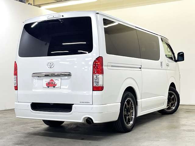 TOYOTA HIACE VAN