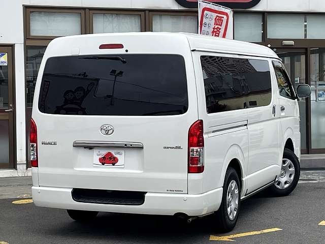 TOYOTA HIACE VAN