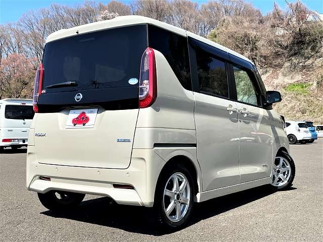 NISSAN ROOX