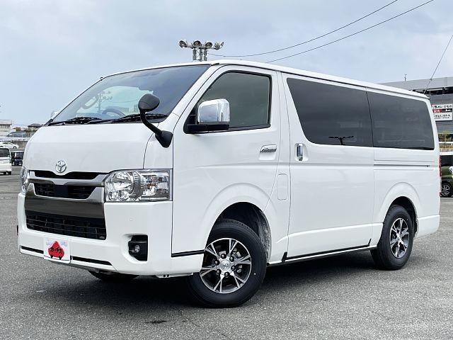 TOYOTA HIACE VAN