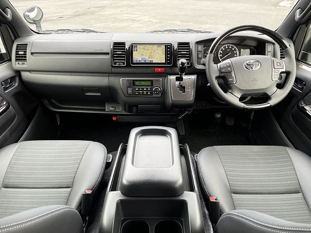 TOYOTA HIACE VAN