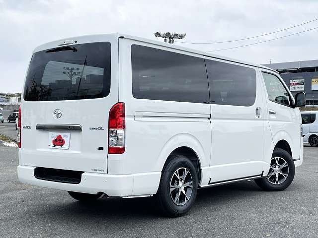 TOYOTA HIACE VAN