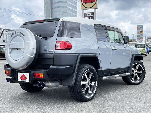 TOYOTA FJ CRUISER