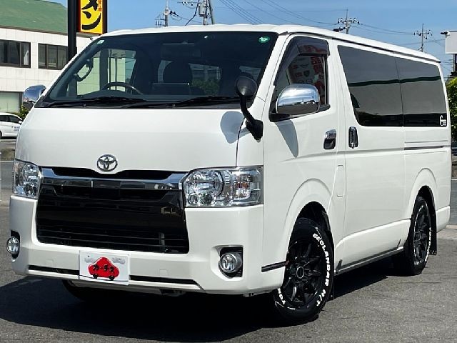 TOYOTA HIACE VAN