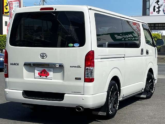 TOYOTA HIACE VAN