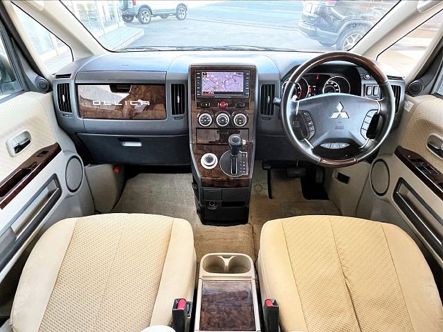MITSUBISHI DELICA D5