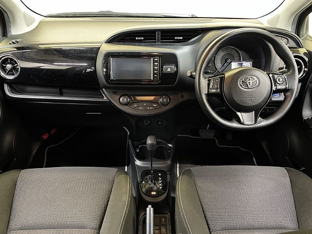 TOYOTA VITZ (YARIS)