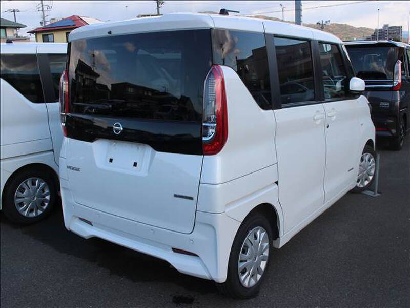 NISSAN ROOX
