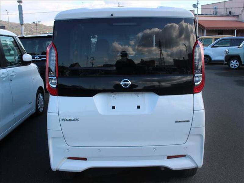 NISSAN ROOX