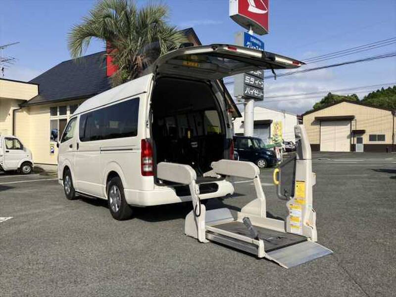 TOYOTA REGIUS ACE VAN