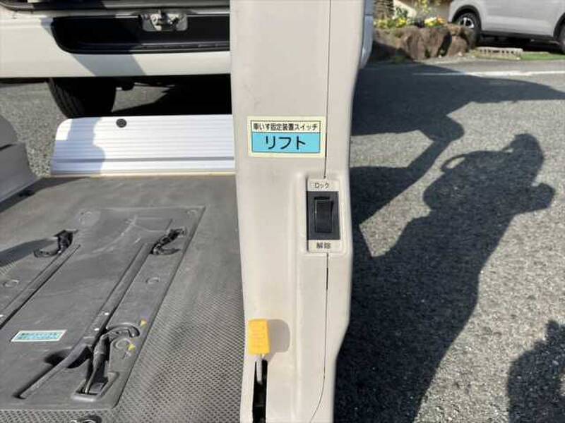 TOYOTA REGIUS ACE VAN