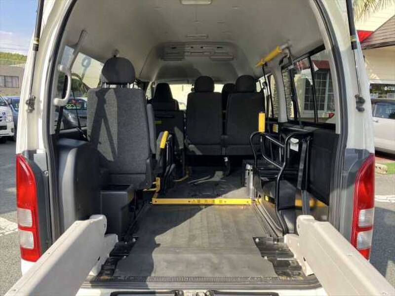TOYOTA REGIUS ACE VAN