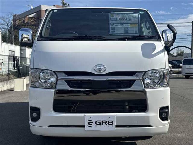 TOYOTA HIACE VAN