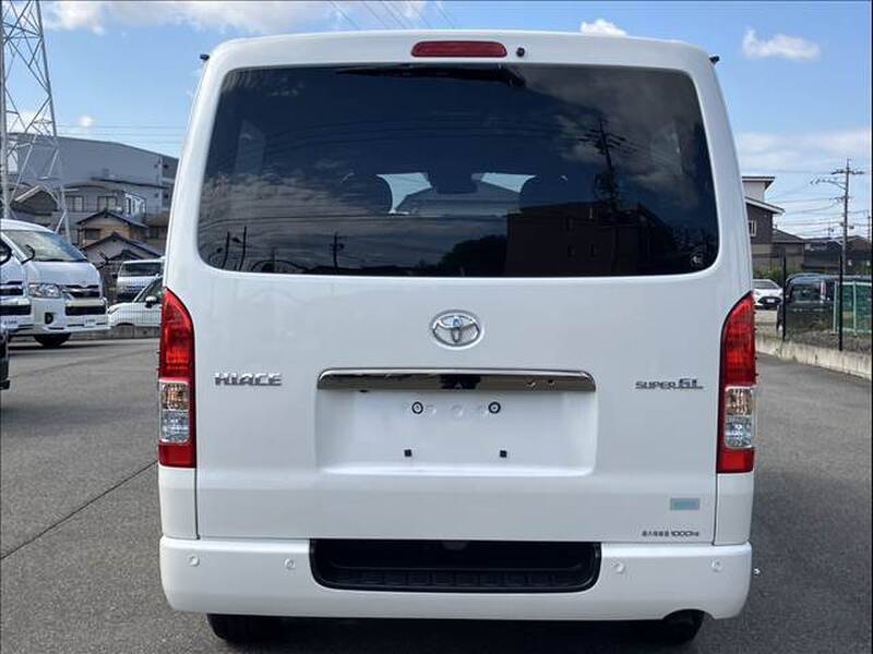 TOYOTA HIACE VAN