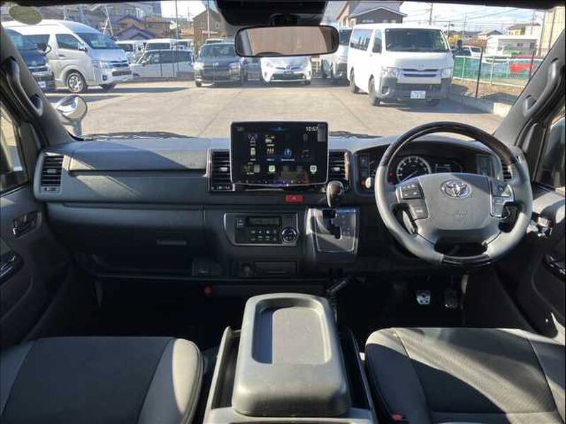 TOYOTA HIACE VAN