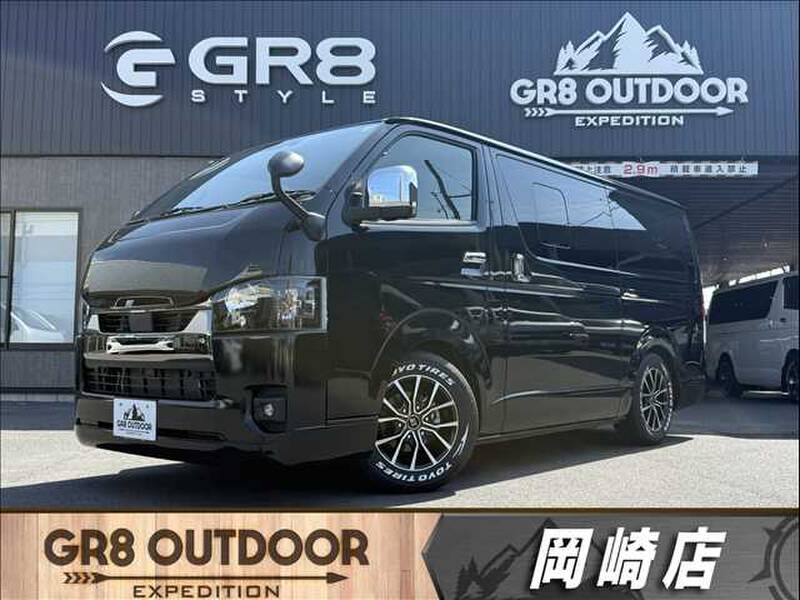 TOYOTA HIACE VAN