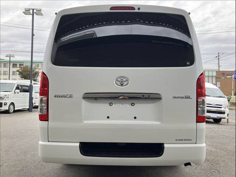 TOYOTA HIACE VAN