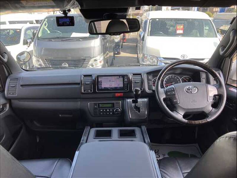 TOYOTA HIACE VAN