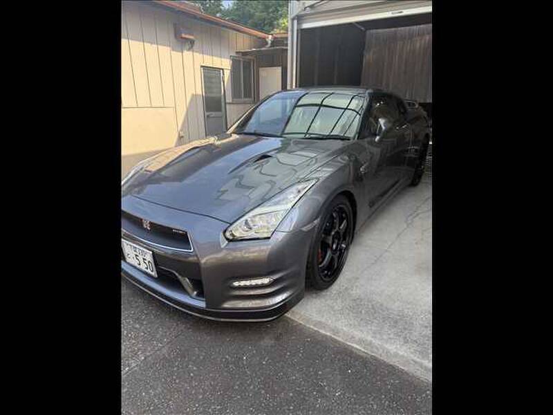 NISSAN GT-R