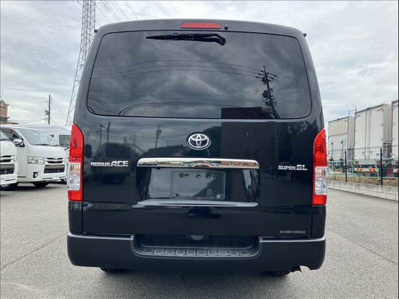 TOYOTA REGIUS ACE VAN