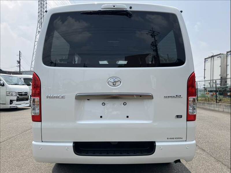 TOYOTA HIACE VAN