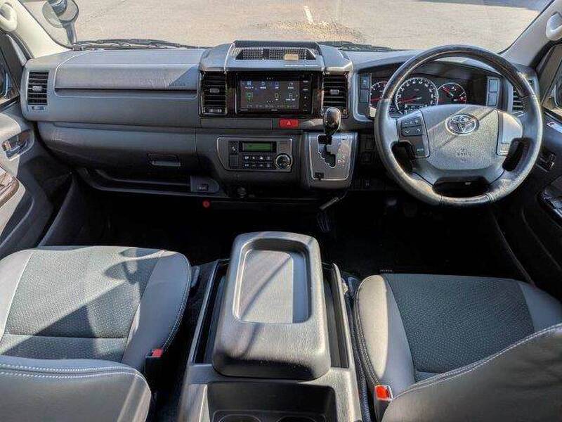 TOYOTA HIACE VAN