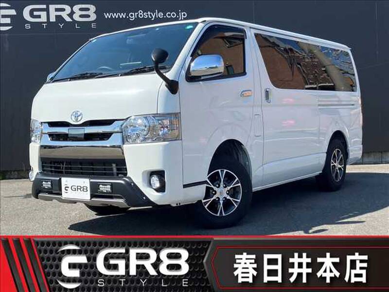 TOYOTA HIACE VAN