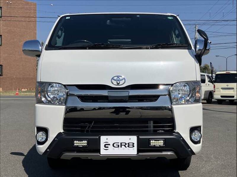 TOYOTA HIACE VAN