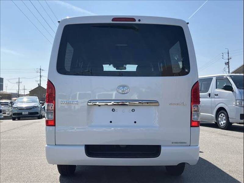 TOYOTA HIACE VAN