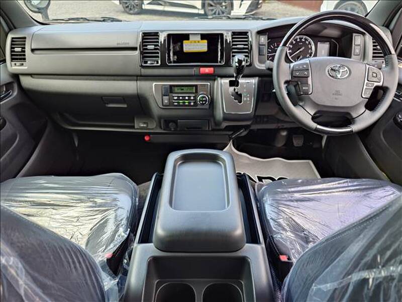 TOYOTA HIACE