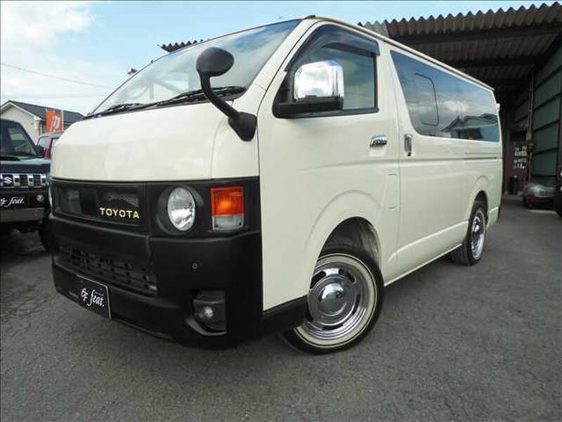 TOYOTA HIACE VAN