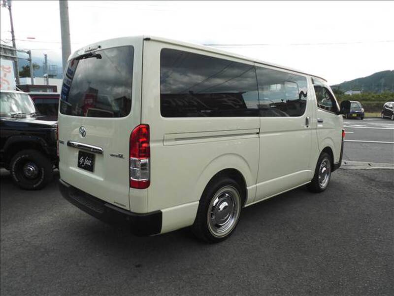 TOYOTA HIACE VAN