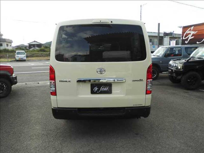 TOYOTA HIACE VAN