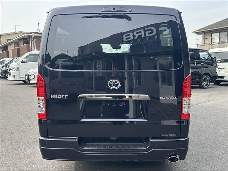 TOYOTA HIACE VAN