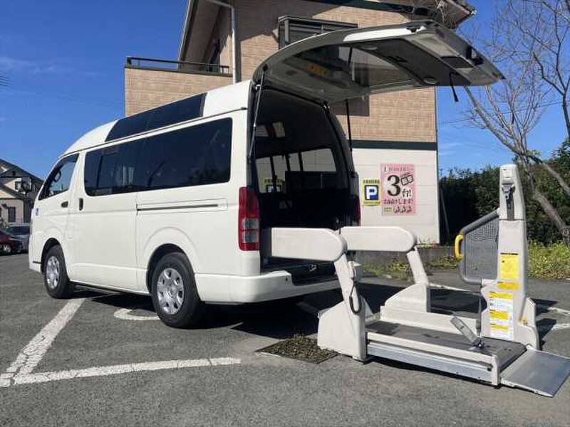 TOYOTA HIACE VAN