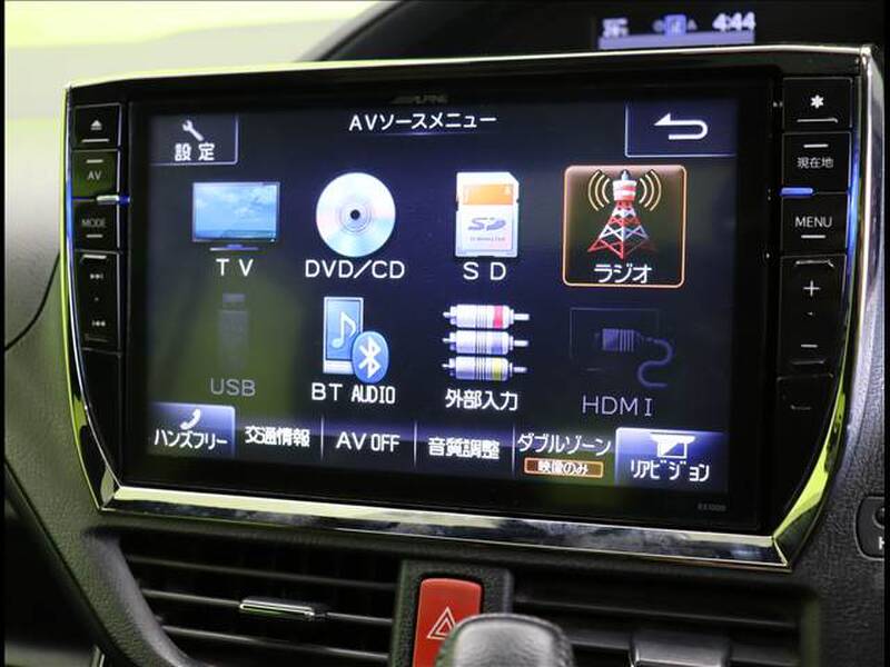 TOYOTA VOXY