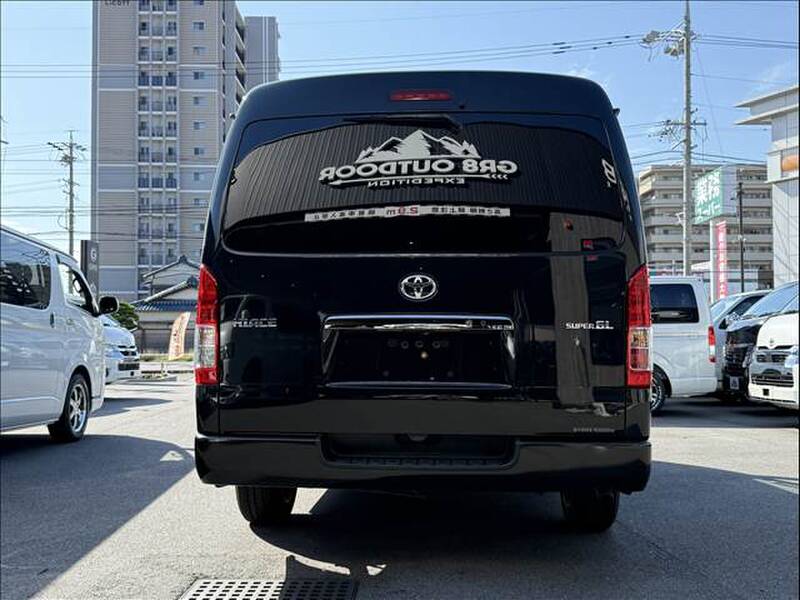 TOYOTA HIACE VAN