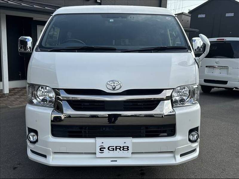 TOYOTA HIACE VAN