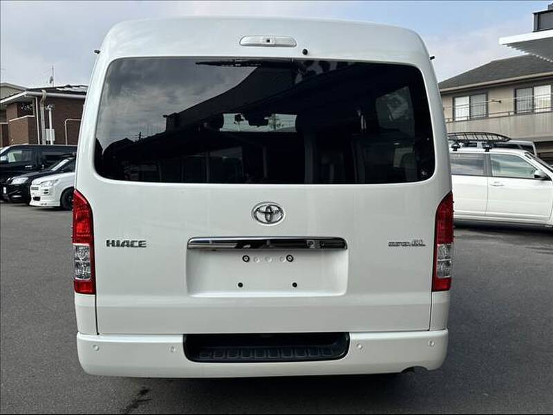 TOYOTA HIACE VAN