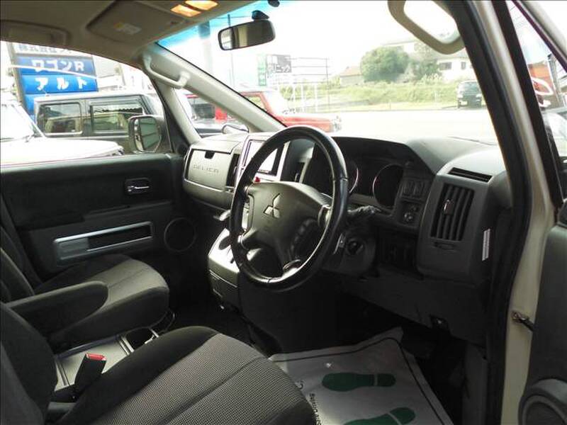 MITSUBISHI DELICA D5