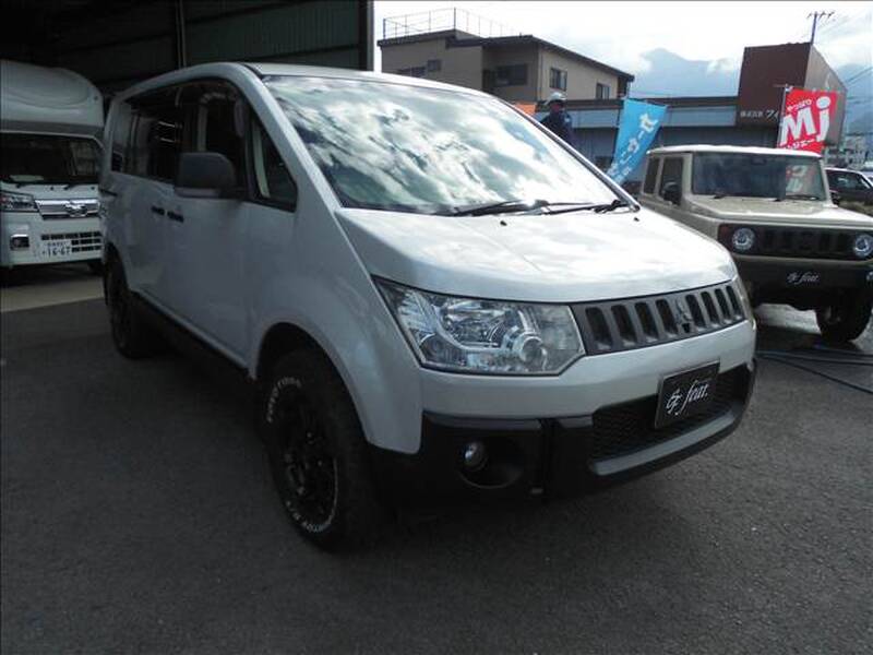 MITSUBISHI DELICA D5
