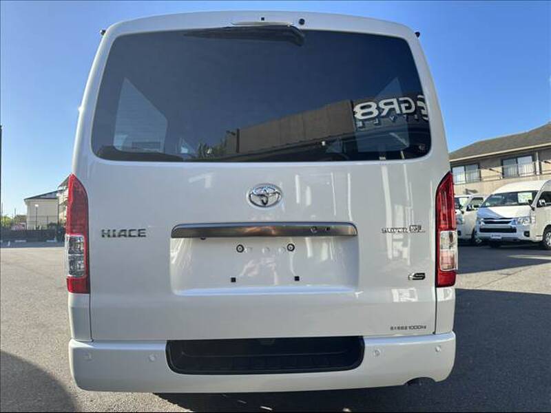 TOYOTA HIACE VAN