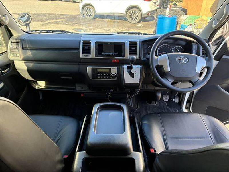 TOYOTA HIACE VAN