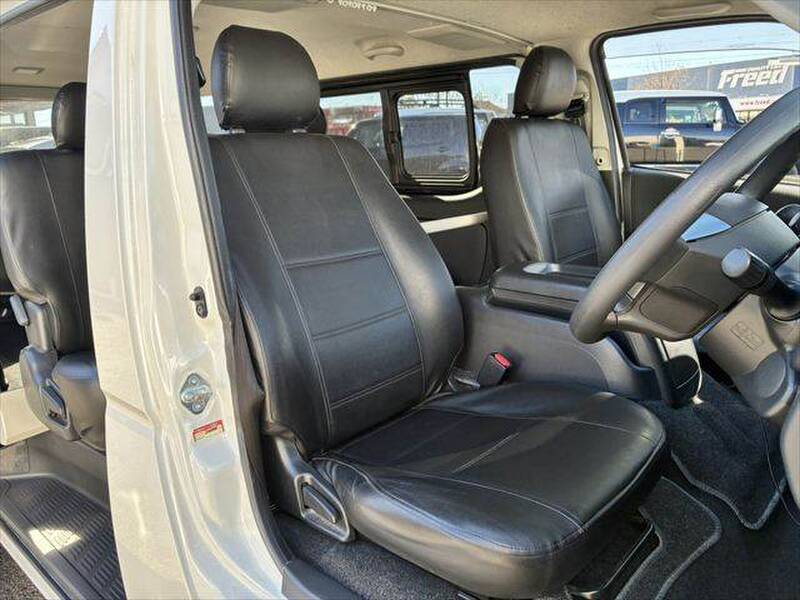 TOYOTA HIACE VAN
