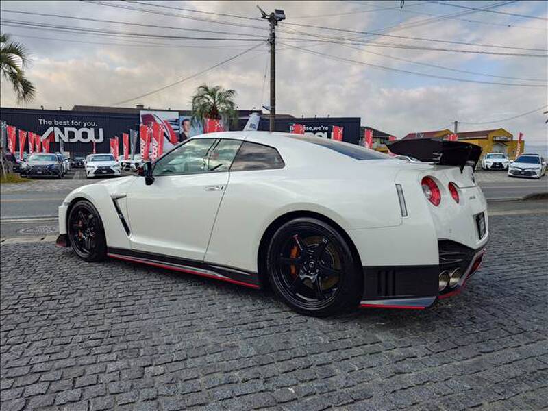 NISSAN GT-R